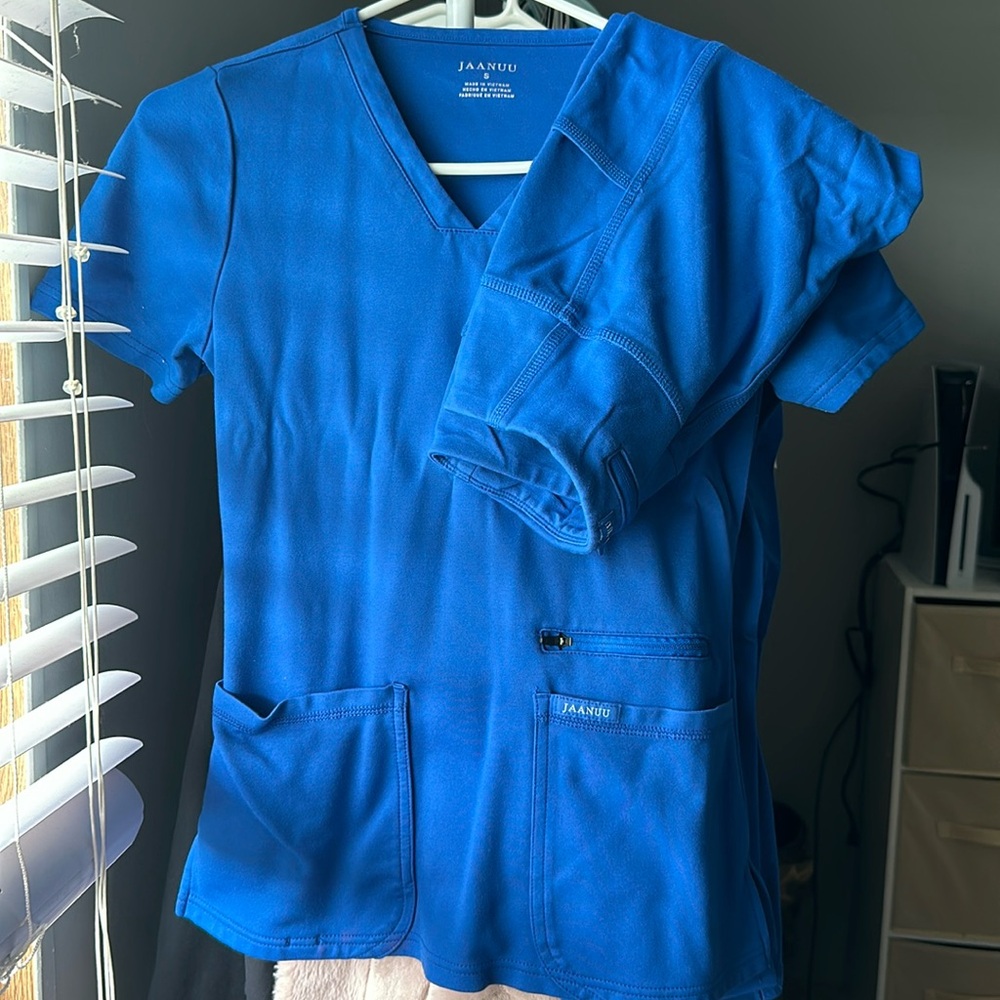 Jaanuu scrubs